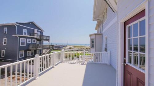 4 000 sqft Beach Block Oasis - 5 Bedroom