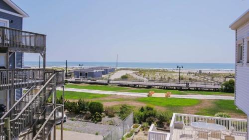 4 000 sqft Beach Block Oasis - 5 Bedroom