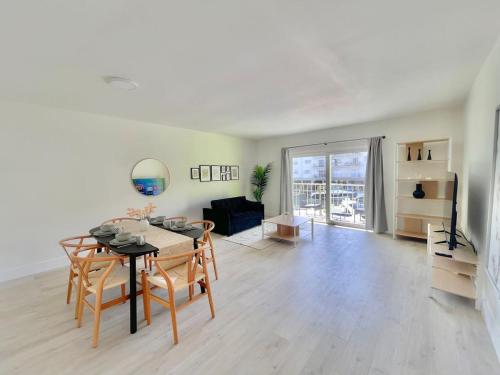 1BR with Kitchen Close To Sunny Isles Beach in Eastern Shores