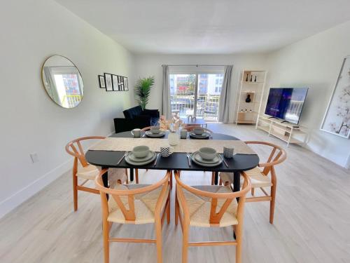1BR with Kitchen Close To Sunny Isles Beach in Eastern Shores