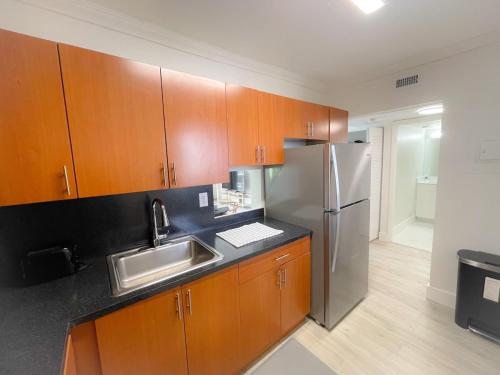 1BR with Kitchen Close To Sunny Isles Beach in Eastern Shores