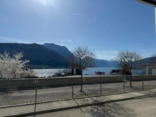 Seepanorama an der Esplanade 2 in Gmunden, Österreich