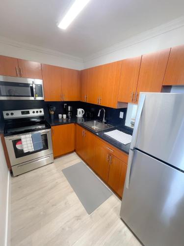 1BR with Kitchen Close To Sunny Isles Beach in Eastern Shores
