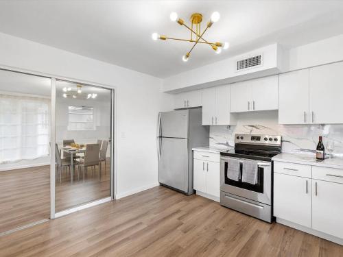 3BR Newly Renovated In Miami 15 Min To Beach in Miami, USA