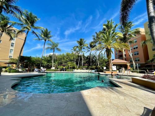 2 Luxury Bedrooms at Yacht Club de Aventura in Miami, USA