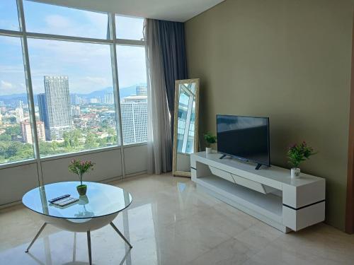 Lovely 2&3 Bedrooms condo KLCC and KL tower views