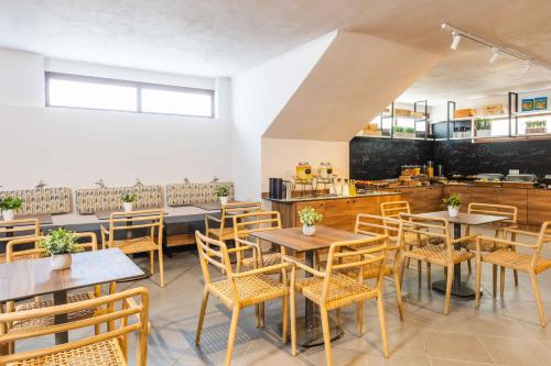 Food and beverages, Casa Blue Hotel, Philian Hotels and Resorts in Skiathos Island