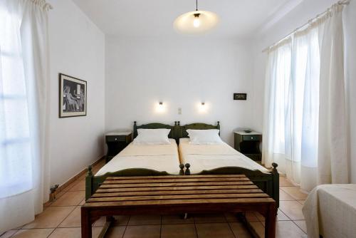 3 twin beds