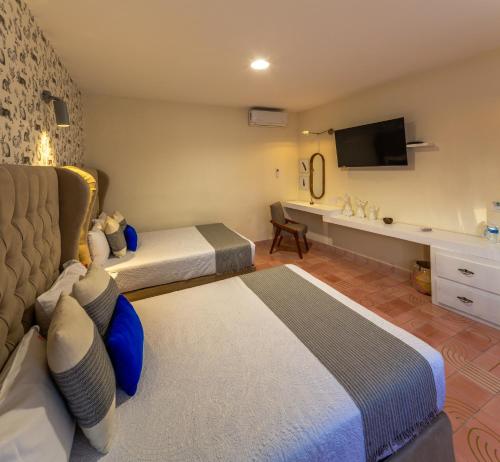 Superior Double Room with Two Double Beds image 7
