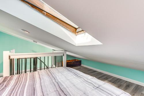 Cozy York Studio with Ocean View, Steps to Beach! Cozy York Studio with Ocean View, Steps to Beach!