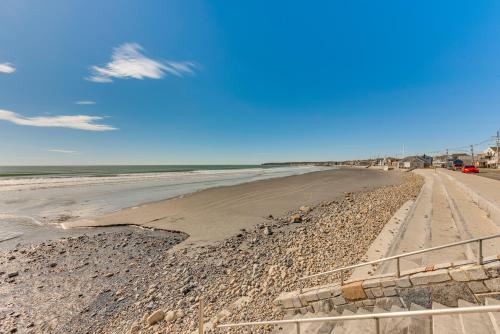 Cozy York Studio with Ocean View, Steps to Beach! Cozy York Studio with Ocean View, Steps to Beach!