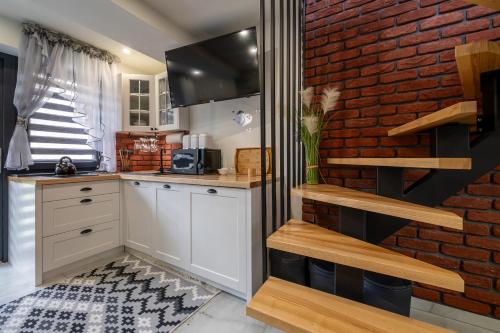 Domek nad "Szumiącym Potokiem" (Domek nad "Szumiacym Potokiem") in กูตือ