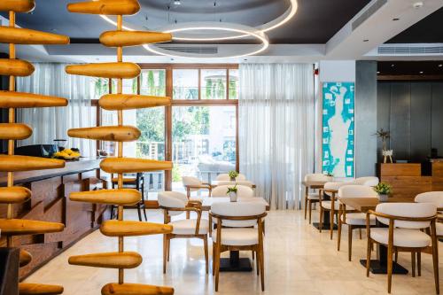 Лоби, La Piscine Art Hotel in Остров Скиатос