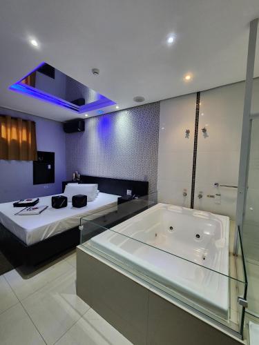 อ่างแช่น้ำร้อน, Motel Só Love 4 (Motel So Love 4) in อิปิรังกา