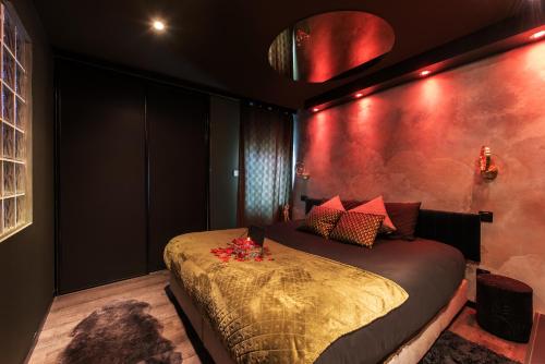 L’Insolite, Spa Privatif (Appartement Jacuzzi), Toulouse (fotografie 11)