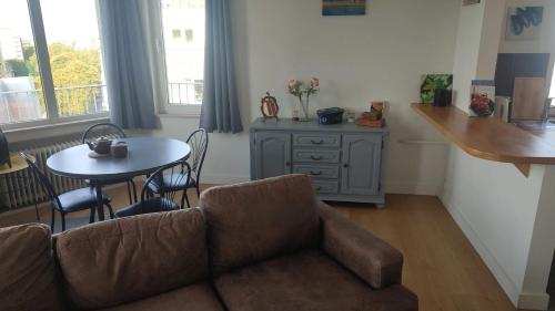 One bedroom apartement with balcony and wifi at Etterbeek