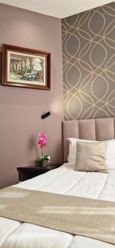 Deluxe Double or Twin Room image 10