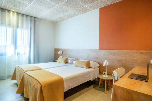 Hostal Barris - image 10