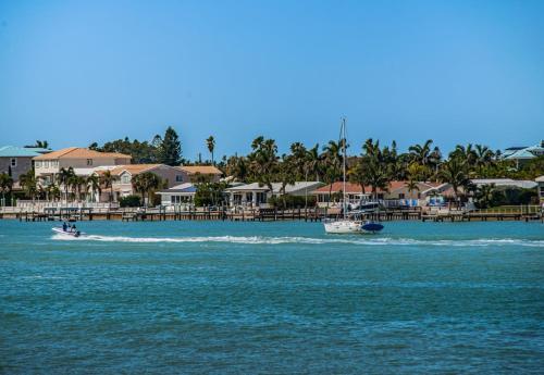 Bahia Vista Have a SandSational Time on Isla Del Sol in St Petersburg, USA