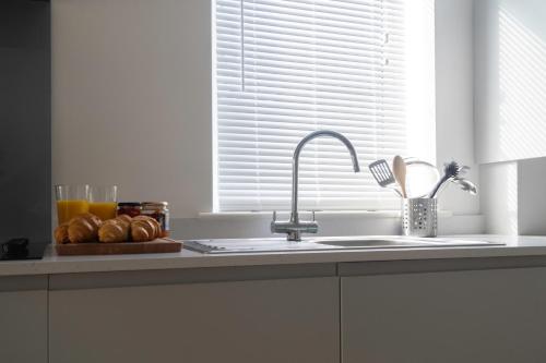 köök, Crossways - a modern two bedroom village apartment close to cheltenham in Eastington