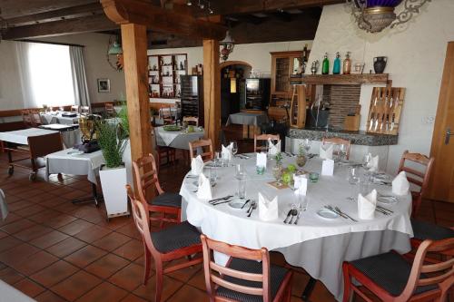 Étterem, Gasthof Sonne in Horriwil