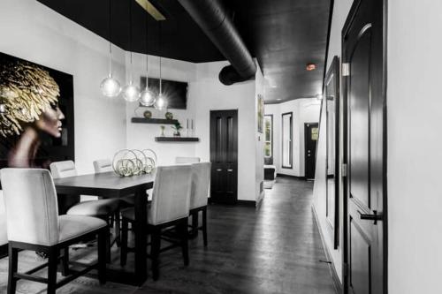 The Black And White Suite in Chicago, USA