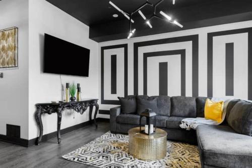The Black And White Suite in Chicago, USA