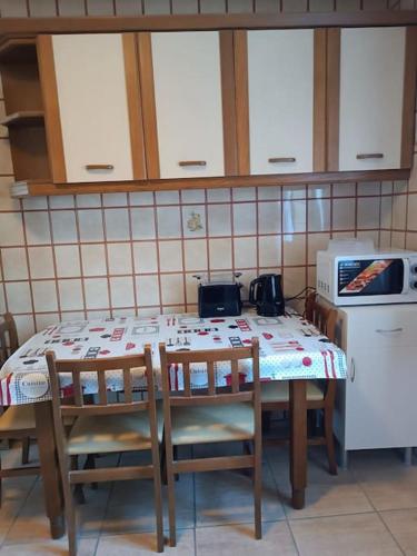 virtuve, Bonito apartamento Cistierna in Cistierna
