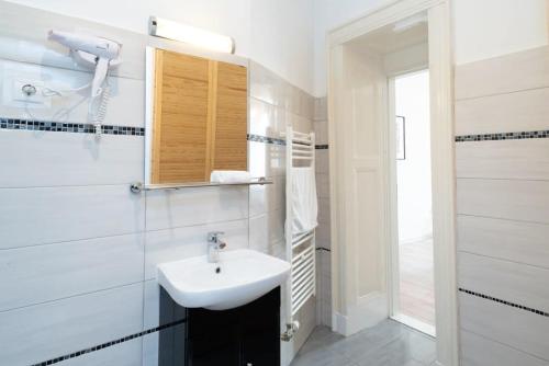 Ultra Central cozy apartment - image 3