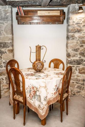 Dotări, Amplades Vasilia in Episkopi