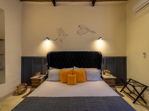Deluxe King Room image 7