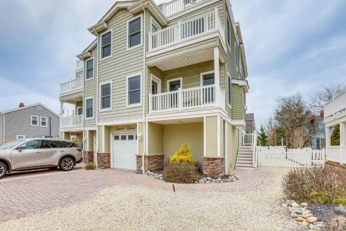 Long Beach Island Townhome with Rooftop Deck! in Long Beach, USA