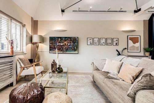 Stay in City area in the towers elite flat wt views of the Cathedral