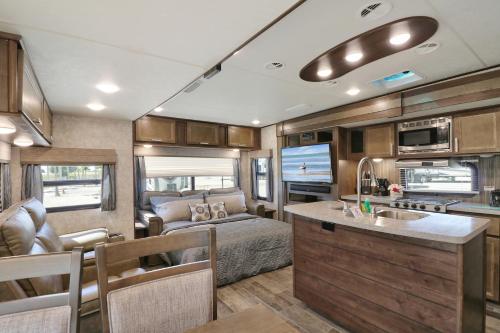 Sunshine Key RV Resort & Marina 3