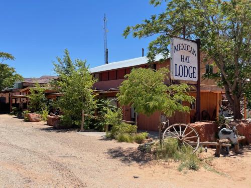 ทัศนียภาพภายนอกโรงแรม, Mexican Hat Lodge in เม็กซิกันแฮต (UT)