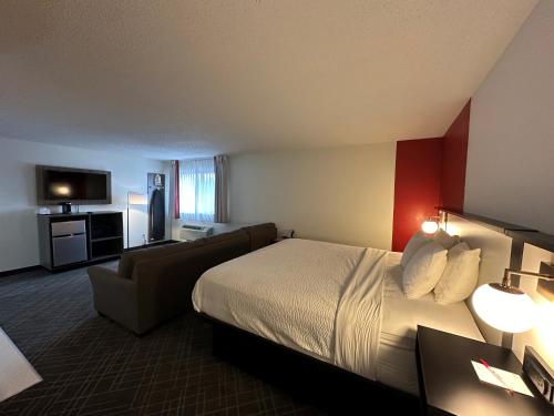 Ramada by Wyndham Waupaca - image 8
