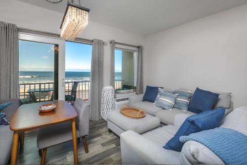 Direct Oceanfront Studio Suite!