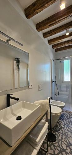 Small Villa with private Garden - image 7