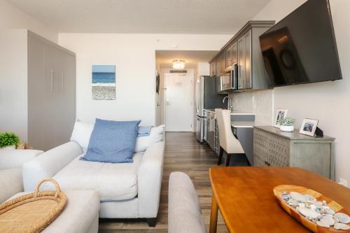 Direct Oceanfront Studio Suite!