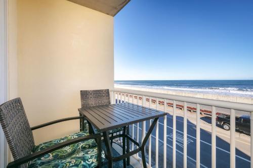 Direct Oceanfront Studio Suite!