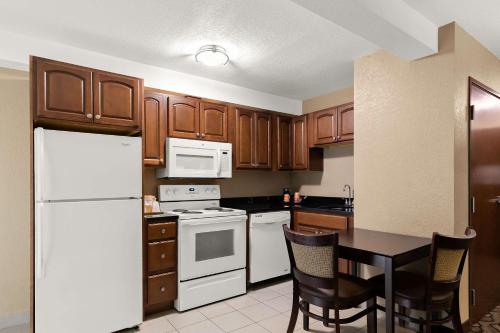 Comfort Inn & Suites Springfield I-55 - image 6