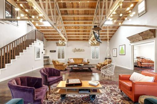 Amazing Unique Home Walk To Downtown & Beach in Ventura, USA