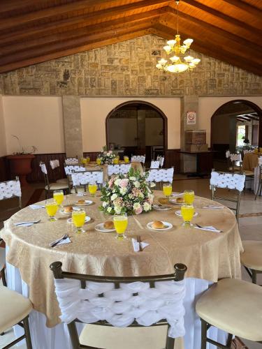 Restaurant, Minkana Hotel in Guano