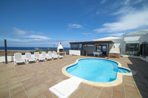 Impressive Playa Blanca Villa | 3 Bedrooms | Villa Magatsuhi | Spacious Sun Terrace | Outdoor Pool, Hot Tub and BBQ | Montana Roja