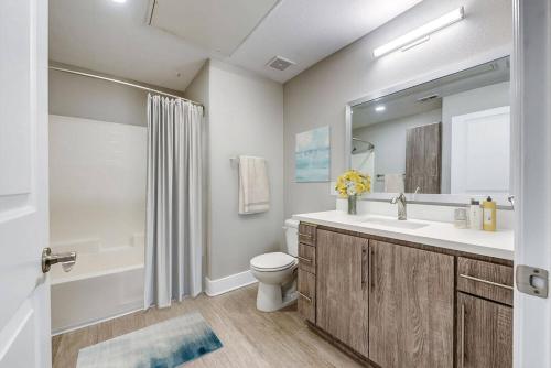 Woodland Hills Luxury Apt 2 bed CA in Los Angeles, USA