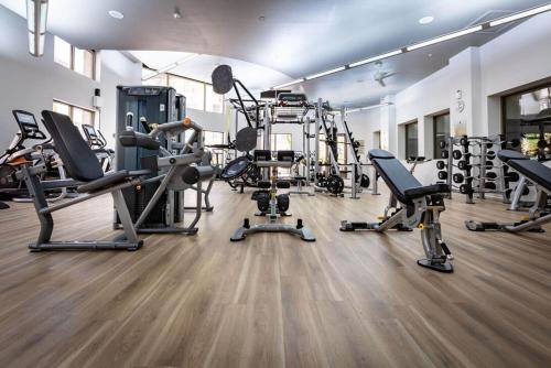 Woodland Hills Luxury Apt 2 bed CA in Los Angeles, USA