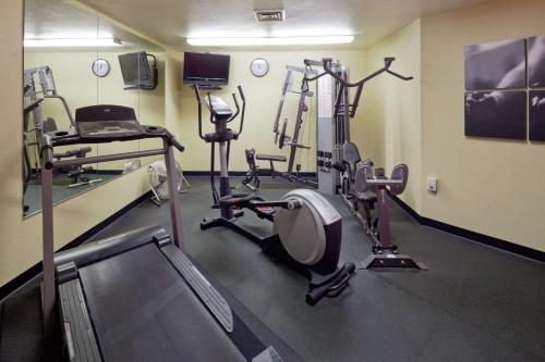 Country Inn & Suites by Radisson Germantown WI - image 3