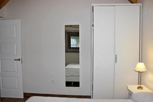2 queen beds, 2 twin beds, 1 sofa bed