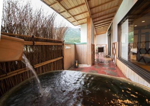 Hot spring open-air Bath - Ceramic bathtub Room 501