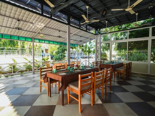 Restaurace, MGM Whispering Winds Yelagiri in Yelagiri